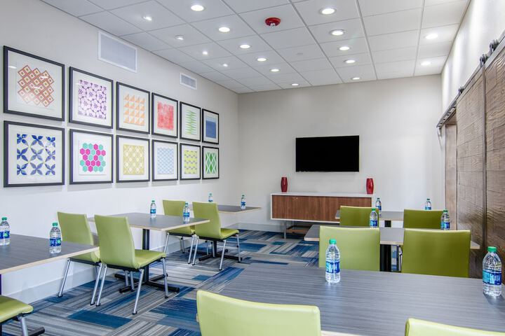 Holiday Inn Express & Suites Atchison by IHG