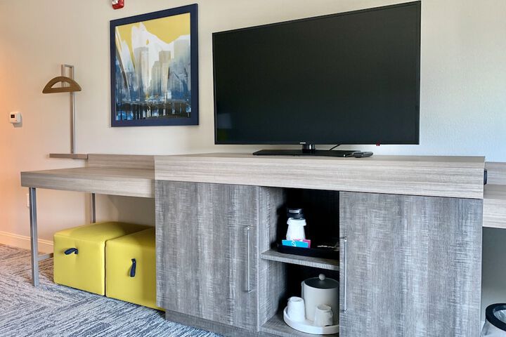 Room 32 of 49
