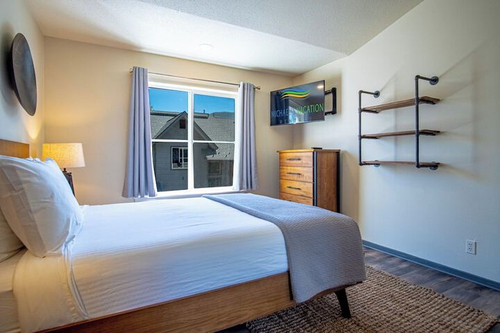 Della View 2BR Condo - in the Heart of Historic Downtown Hailey!