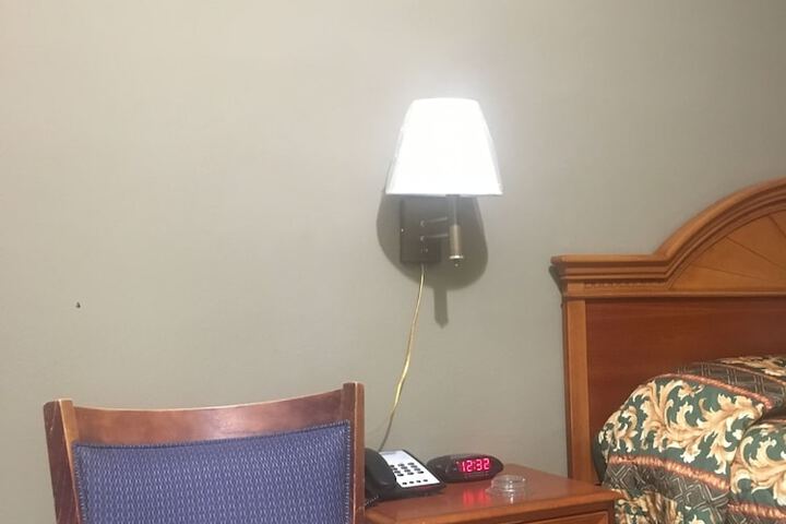 Room 8 of 39