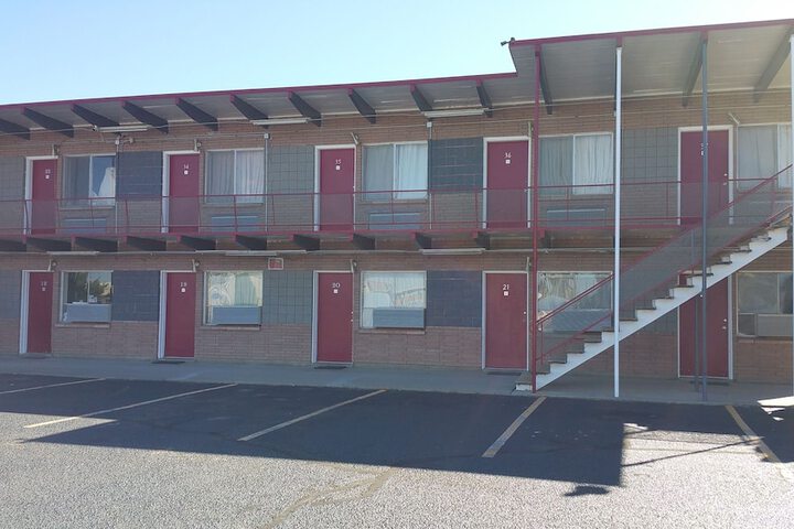 Hotel 5 of 71