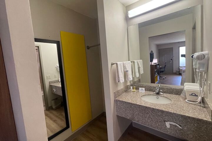 Room 16 of 35