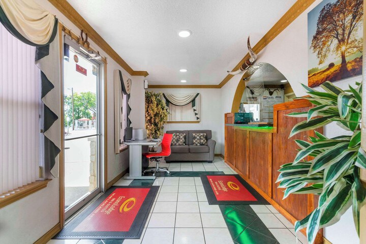 Econo Lodge Inn & Suites Near Lackland AFB