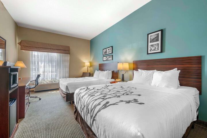 Room 32 of 46