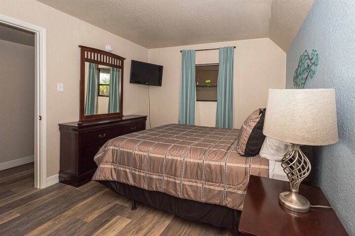 Room 176 of 248
