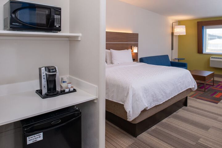 Room 32 of 80