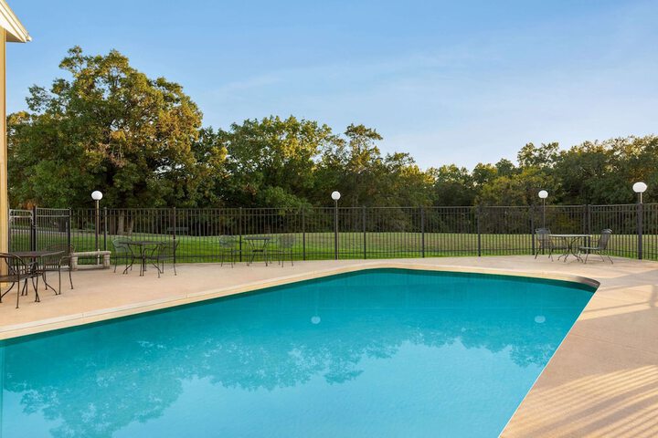 Pool 7 of 37