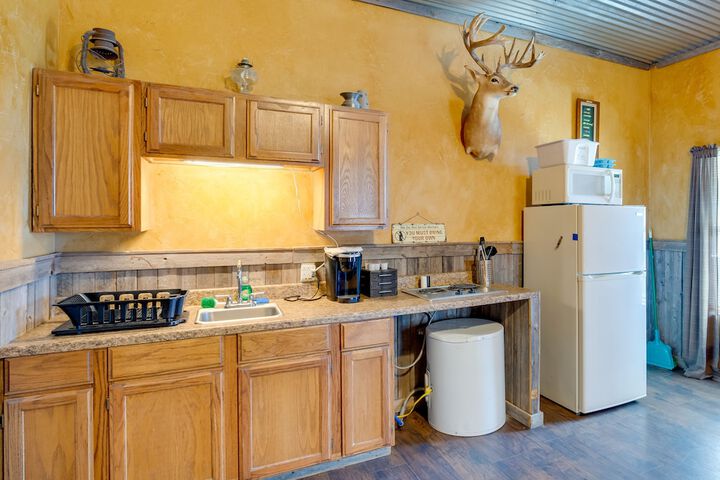 Community Pier: Cozy Kerens Cabin!