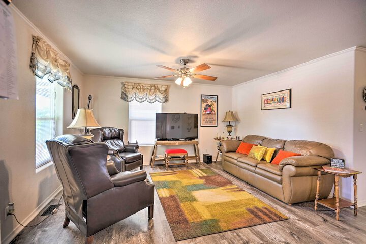 Peaceful Portales Escape w / Patio & Grill!
