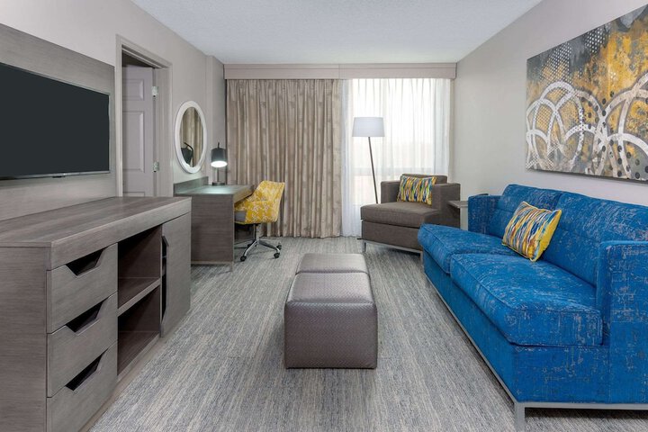 Room 33 of 48