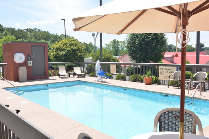 Pool 2 of 18