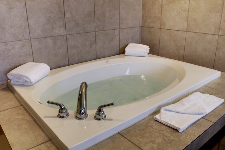 Hot Tub 40 of 41