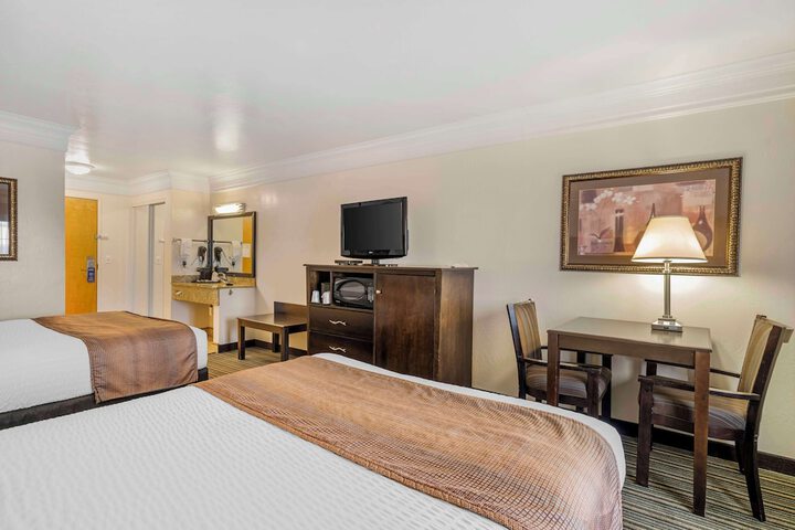 Room 14 of 30