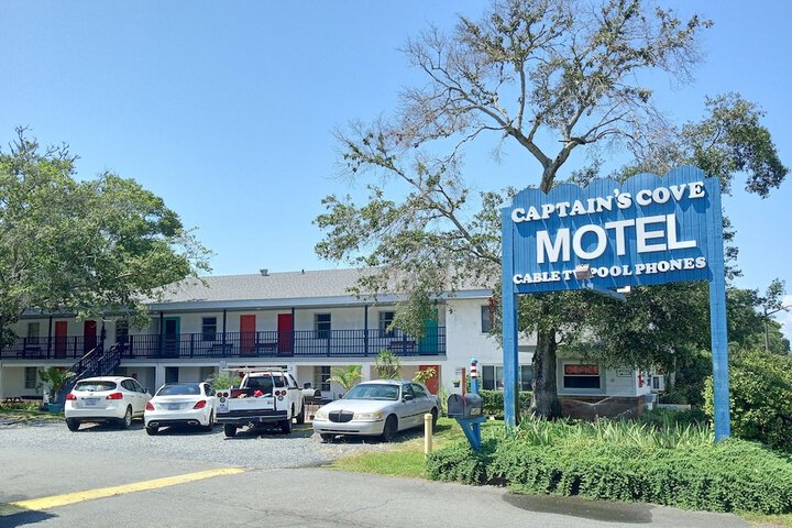 Captains Cove Motel