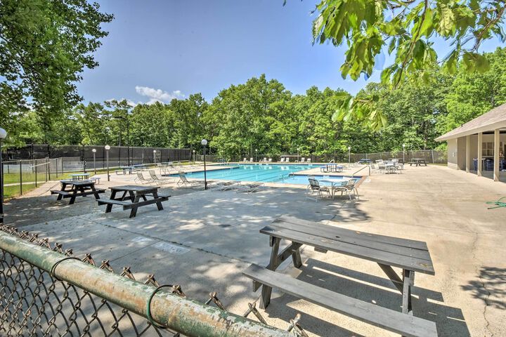 Comfy Jasper Getaway w / Community Amenities!