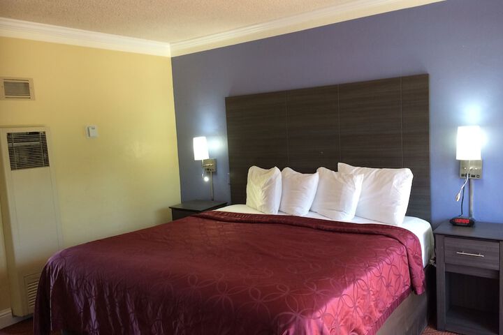 Room 32 of 46