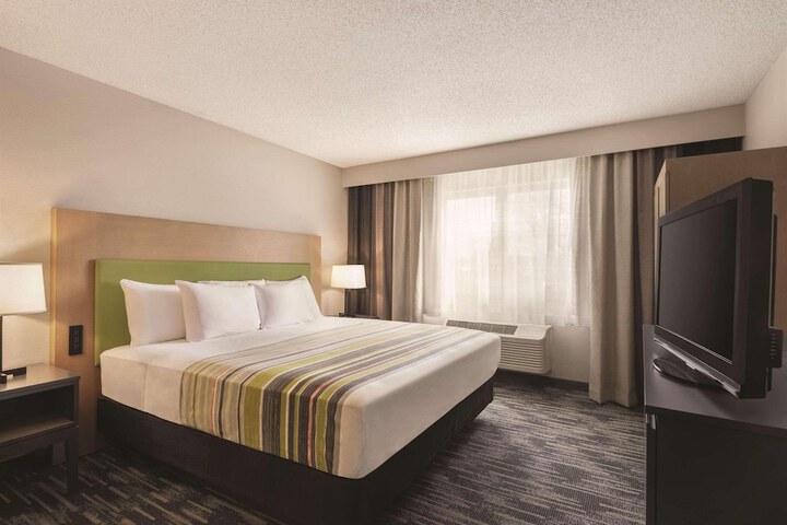Country Inn & Suites by Radisson Northfield, MN