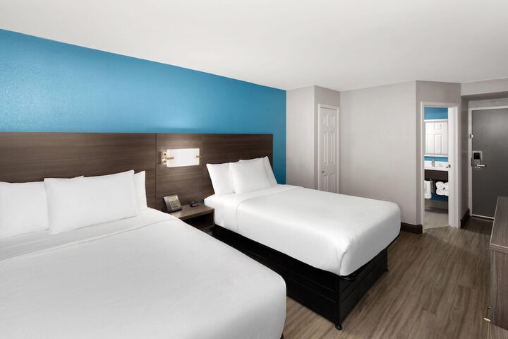 La Quinta Inn & Suites by Wyndham Houston Stafford Sugarland