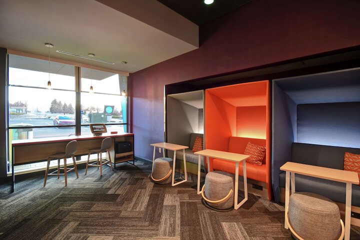 Business Center 44 of 44