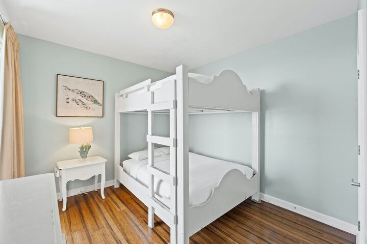 Room 330 of 954