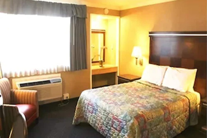 Room 10 of 10