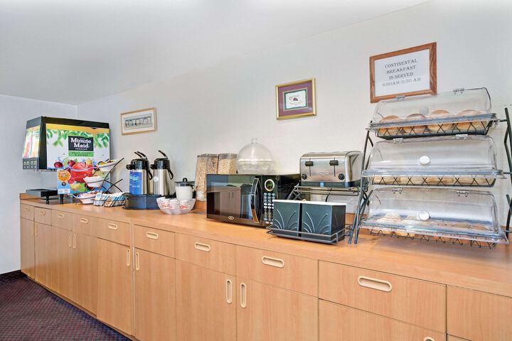 Breakfast/Coffee Service 17 of 19