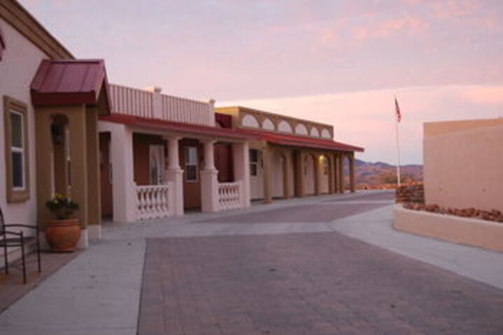 Dream Manor Inn