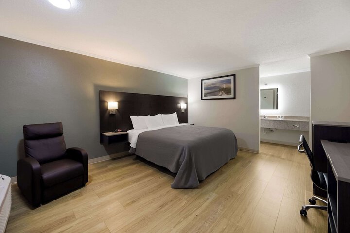 Room 28 of 39