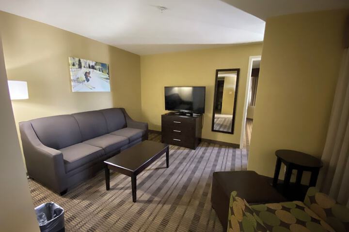 Room 17 of 38