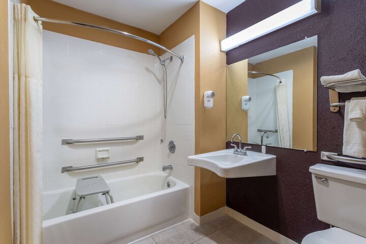 Days Inn by Wyndham Anderson IN