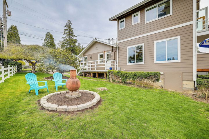 Beautiful Birch Bay Retreat w / Deck & Fire Pit!