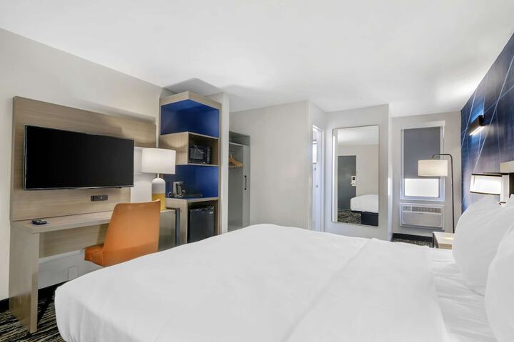 Room 15 of 34