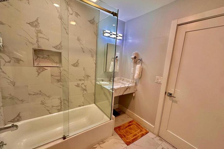 The Classy Suite - 2BR with Free Parking