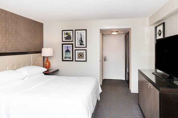 Room 34 of 110