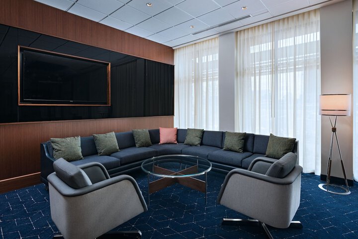 Lounge 22 of 26