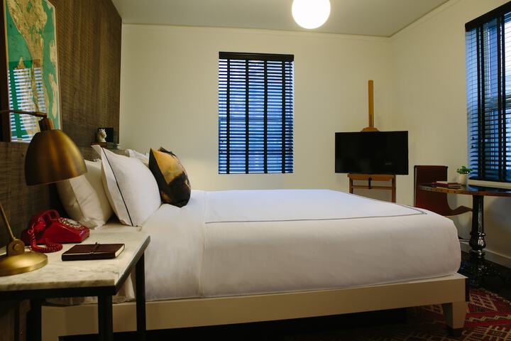 Room 33 of 111