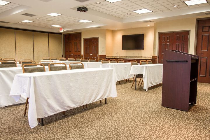 Comfort Suites Grand Rapids North