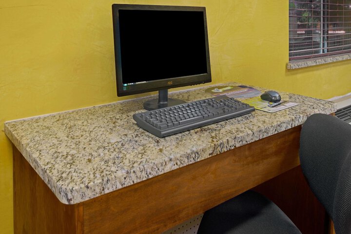 Business Center 23 of 24
