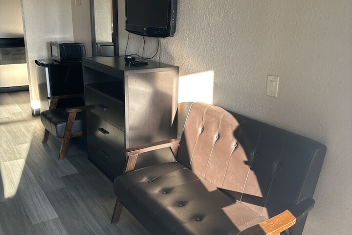 Room 13 of 17