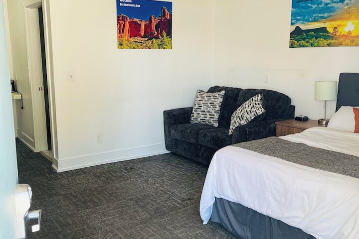 Blue Sage Inn & Suites
