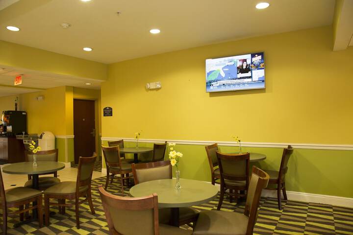 Microtel Inn & Suites by Wyndham Panama City