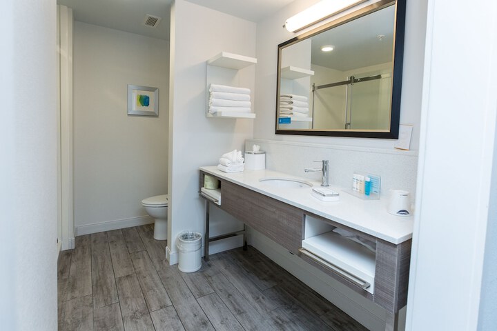 Hampton Inn & Suites Syracuse North Airport Area