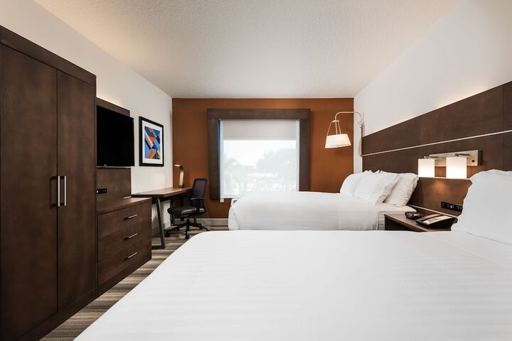 Room 25 of 38