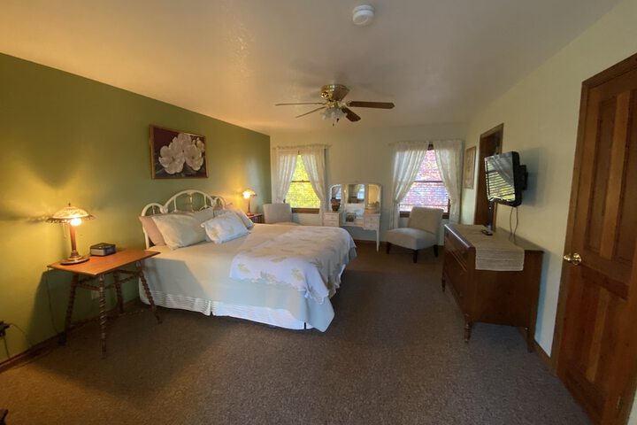 Room 33 of 40