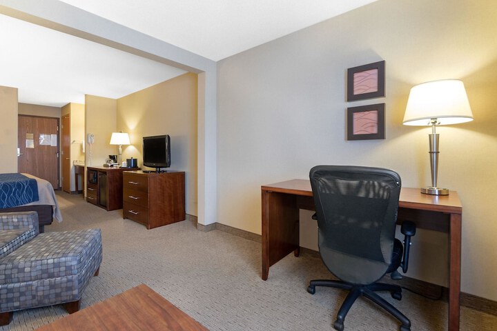 Room 28 of 35