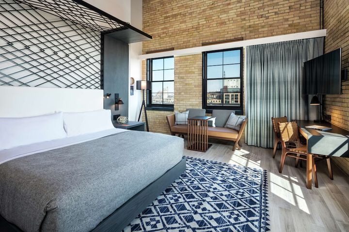 Room 42 of 61