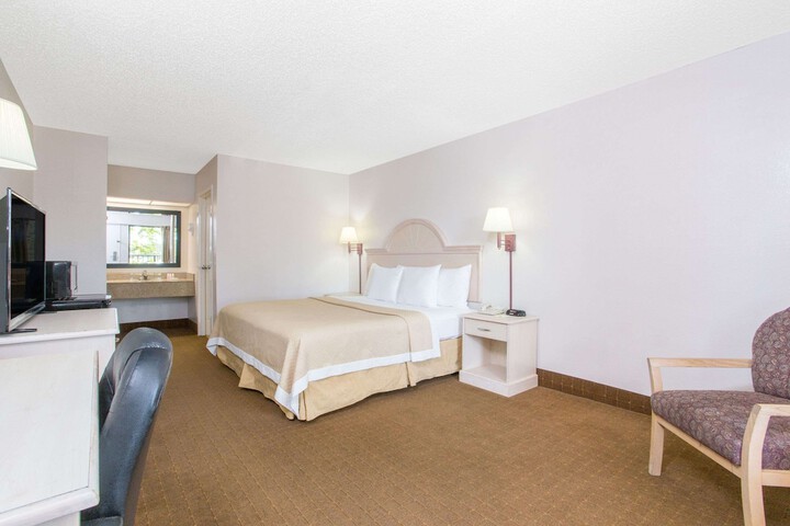 Room 21 of 40