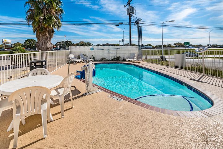 Pool 4 of 33