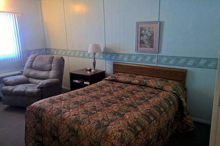 Room 9 of 16