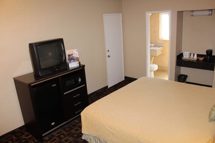 Room 16 of 64